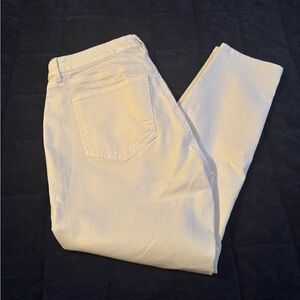 Ann Taylor 8P Curvy fit White Jeans